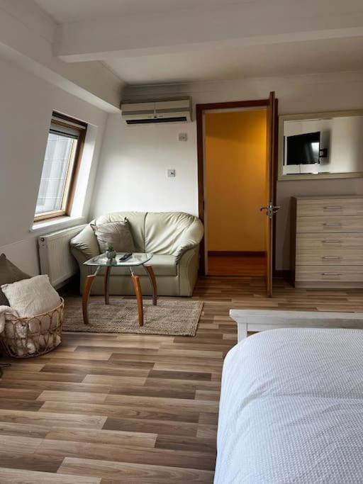 Quirky Studio Flat Selfcontained Лондон Екстер'єр фото